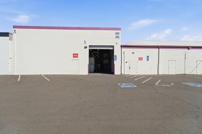 945 E. Lindsay, Stockton, CA