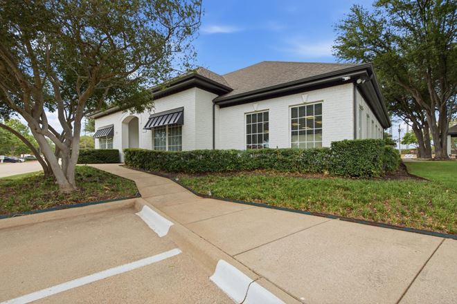2555-2557 SW Grapevine Pkwy
