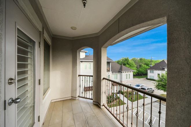 Premier Sugar Land  Office Condo For Sale and/or For Lease