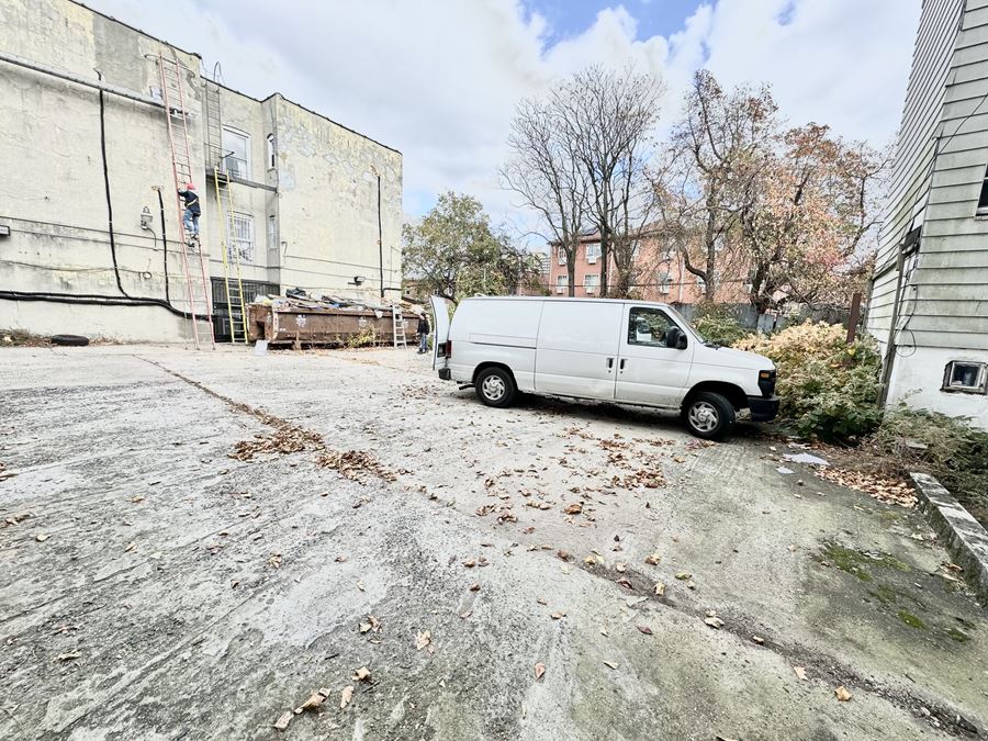 Two family house with an large empty lot for sale in Brooklyn