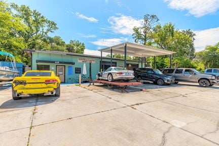635 Carswell Ave
