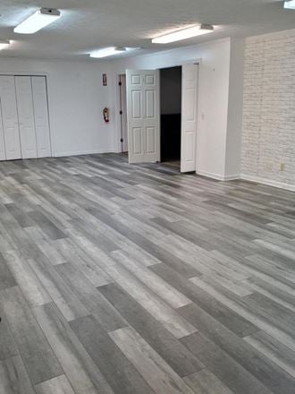 1000 Iris Dr SW
