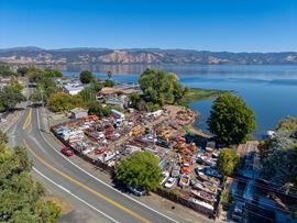 Lakeport: Lake Front Property