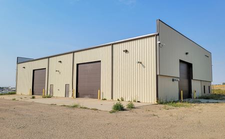 Sublease | ±10,000 SF Shop & Office | ±2.33 Acre Fenced Yard - Williston