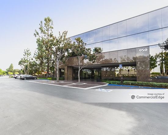 Metro Pointe Business Center - 940 & 950 South Coast Drive