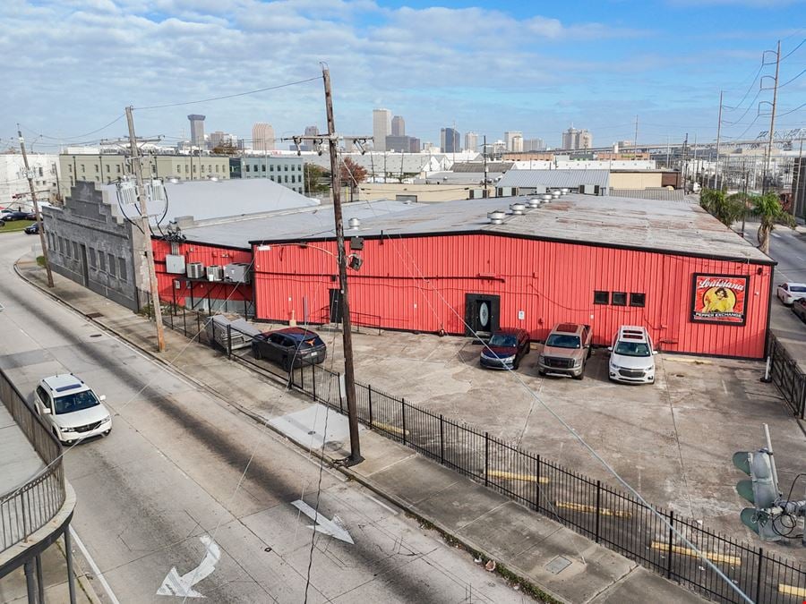 ±25,500 SF Office Warehouse with Direct Access to I-10 and Port