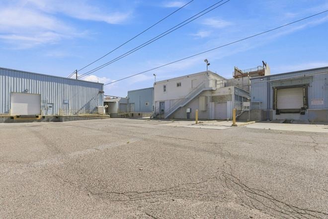 500 & 515 Broadway Blvd SE