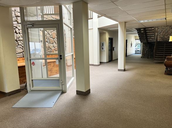 815 Trailwood Dr | Office
