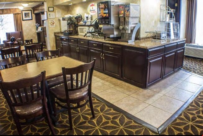 AUCTION: Quality Inn & EconoLodge | 202 Rooms | 14.58 AC | Erie PA