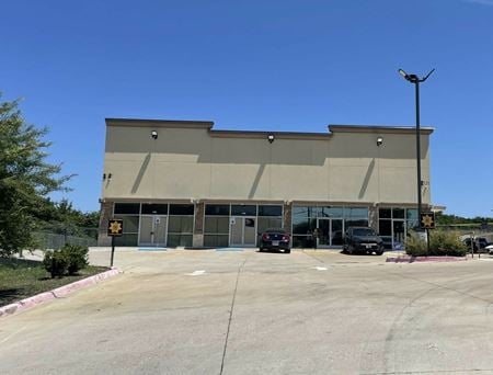 Retail space for Rent at 2531 W Ledbetter Dr in Dallas