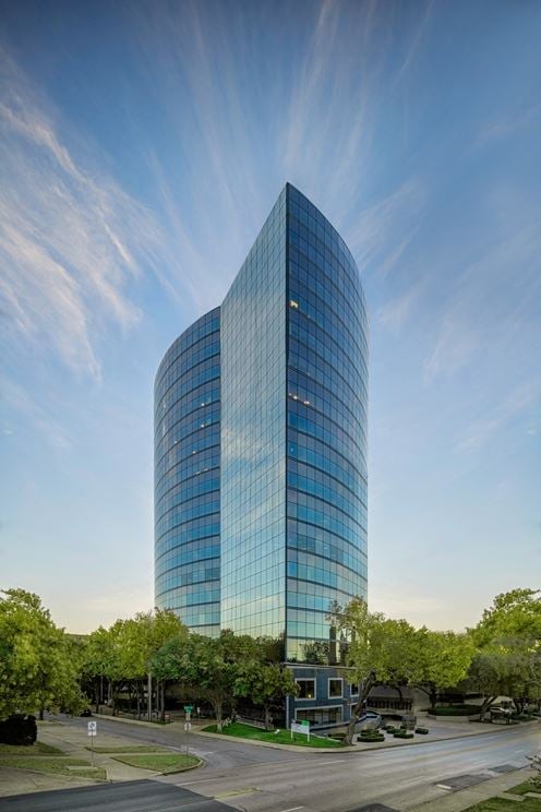 Parkside Tower at 3500 Maple