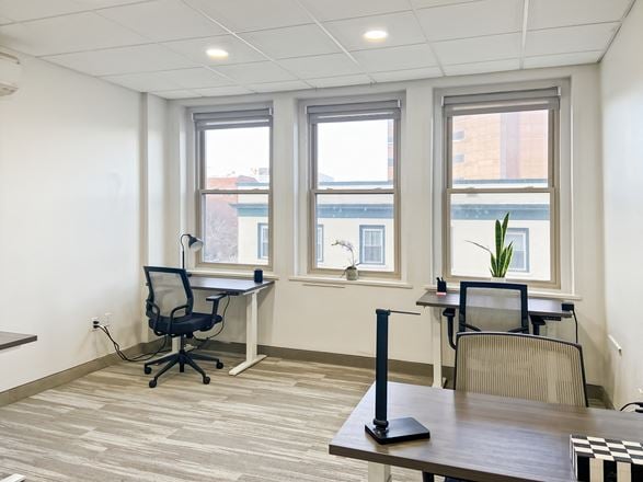 Regus - Manchester - 1087 Elm Street