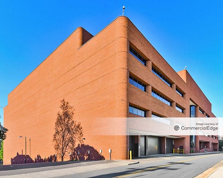 West End Center 809 West 4 1/2 Street Office Building