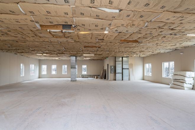 Retail space for lease with 31,000 VPD Visibility
