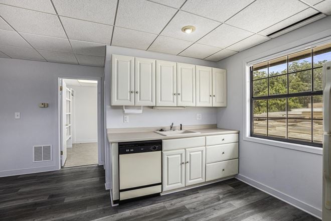 2858 Franklin St