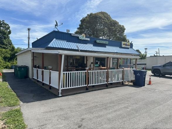 893 Jefferson Ave - 1,230+/- SF Retail Space