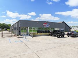 Retail Showroom / Warehouse with I-10 Visibility