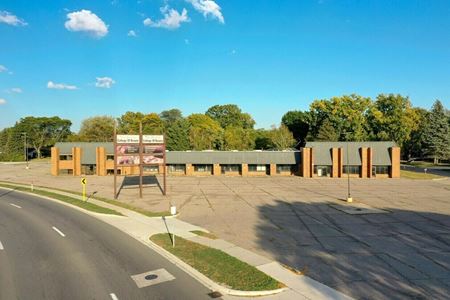 Retail space for Sale at 38116-38160 Southbound Gratiot Avenue in Clinton Twp