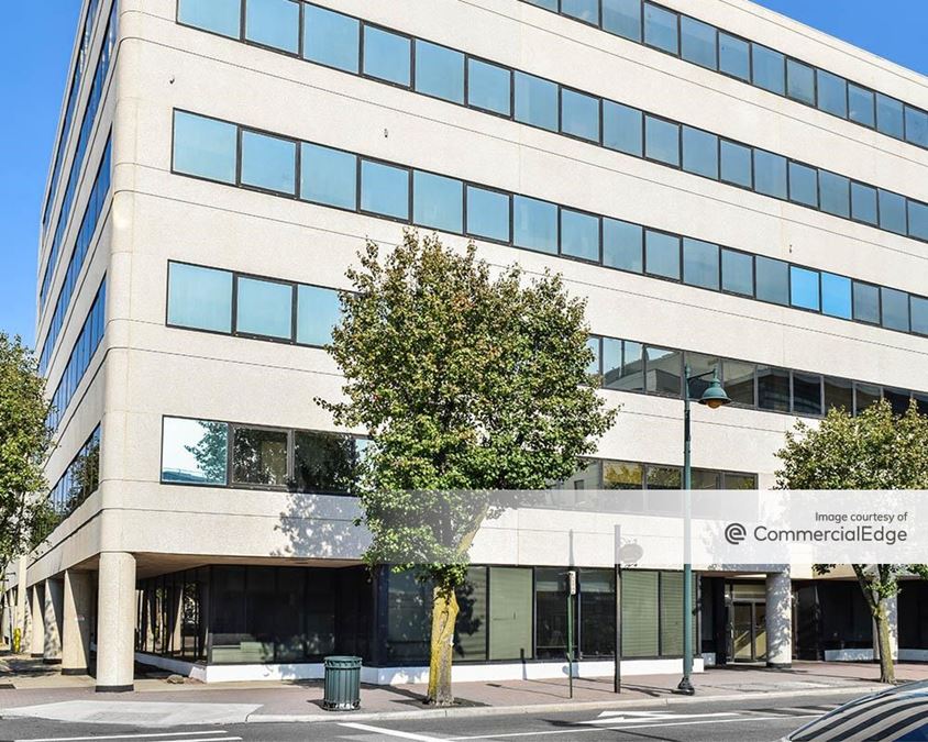 120 Mineola Blvd, Mineola, NY 11501