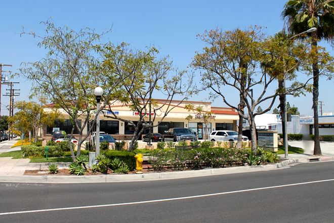 5367 Lincoln Retail