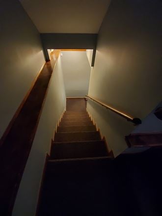 60 Hill Rd S