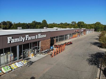 Retail space for Rent at 556 & 558 North Cedar Street in Mason