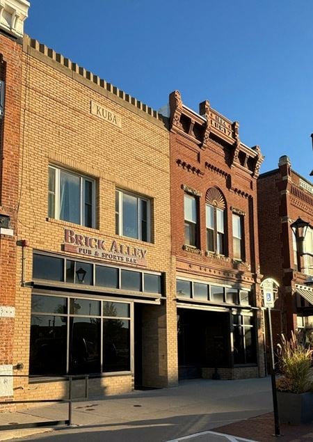 Retail space for Rent at 1038 7th Ave in Marion