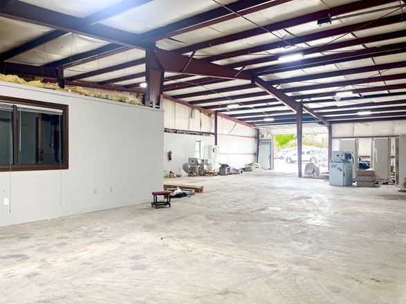Office/Warehouse with Cranes & Hwy 74 Visibility