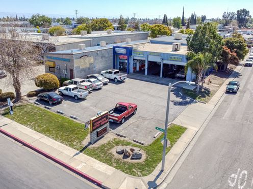 ±4,700 SF Retail Automotive Building in Visalia, CA