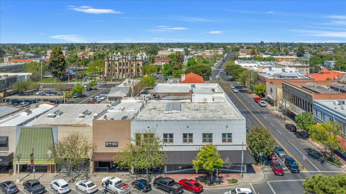 Investment Building in Downtown Hanford, CA