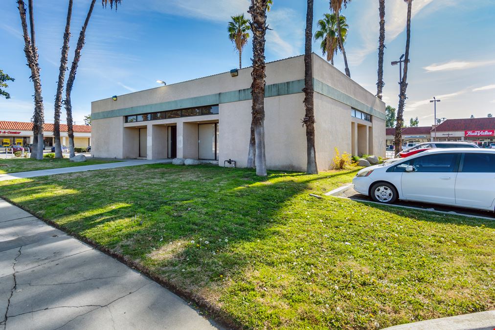 ±3,775 SF Building For Sale or Lease