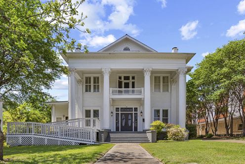 901 N State