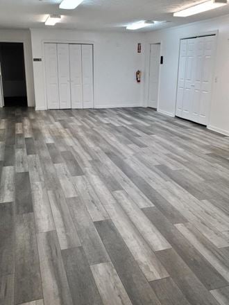 1000 Iris Dr SW