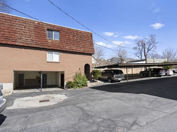 University 1162 Apartments