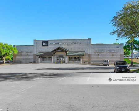 Gateway Shopping Center - REI - Austin