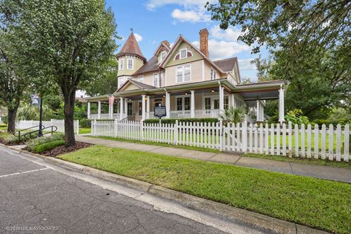 Historic Retail/Hotel/2nd Gen Restaurant/Event Space in Downtown Alachua, Florida