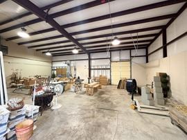 FOR LEASE: 2,500 SF Warehouse Space in Ozark