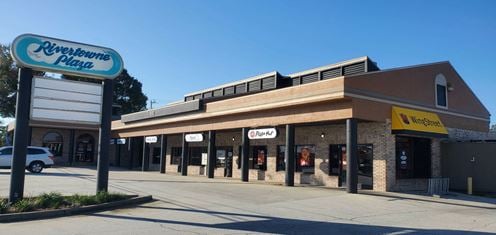 2600-2690 S Hopkins Ave - Rivertowne Plaza