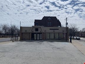 FREESTANDING COMMERCIAL BUILDING WITH PARKING LOT FOR LEASE - Chicago
