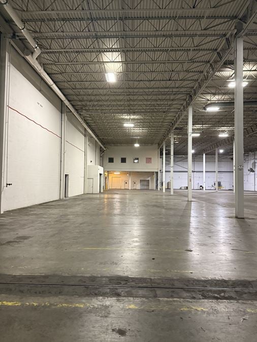 Large Scale, High-Bay Warehouse