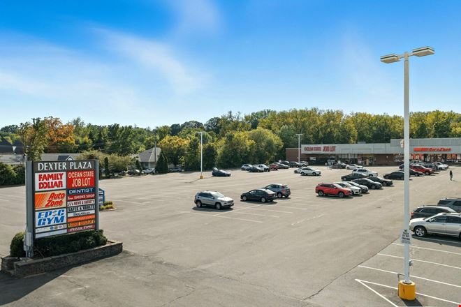 Windsor Locks, CT - Dexter Plaza