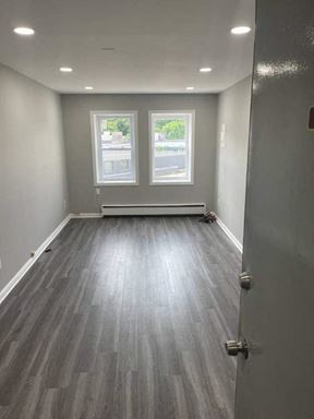 800 sqft private retail space for rent in Teaneck