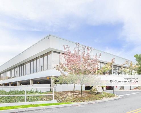 Cross Westchester Executive Park - 8 Westchester Plaza & 101 Executive Blvd