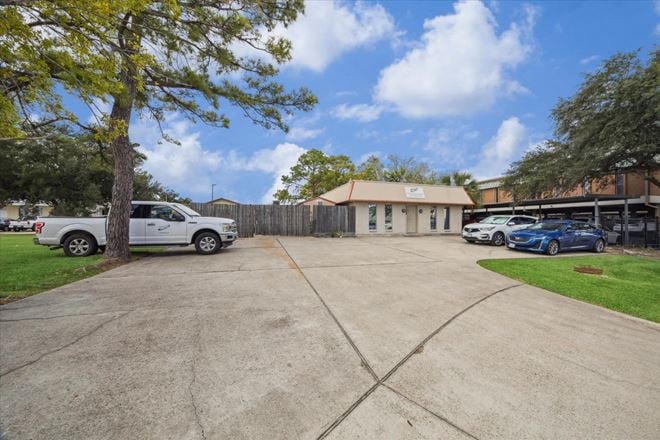 16818 Titan Drive, Houston, TX 77058