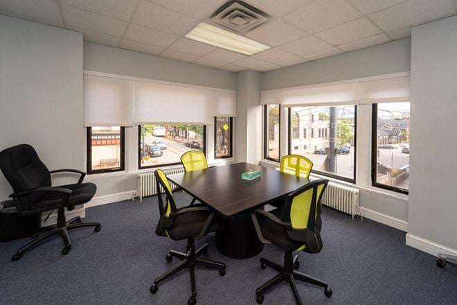 HeadRoom - Media - Veterans Square
