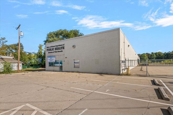Freestanding Office/Flex Facility with Loading Docks, Secure Yard, & Expansion