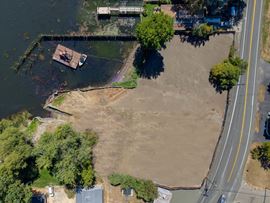 Lakeport: Lake Front Property
