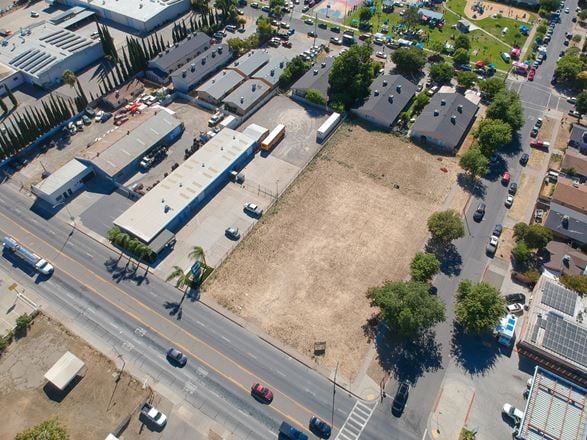 ±0.86 AC Dual-Zoned R-4/C-C Development Site