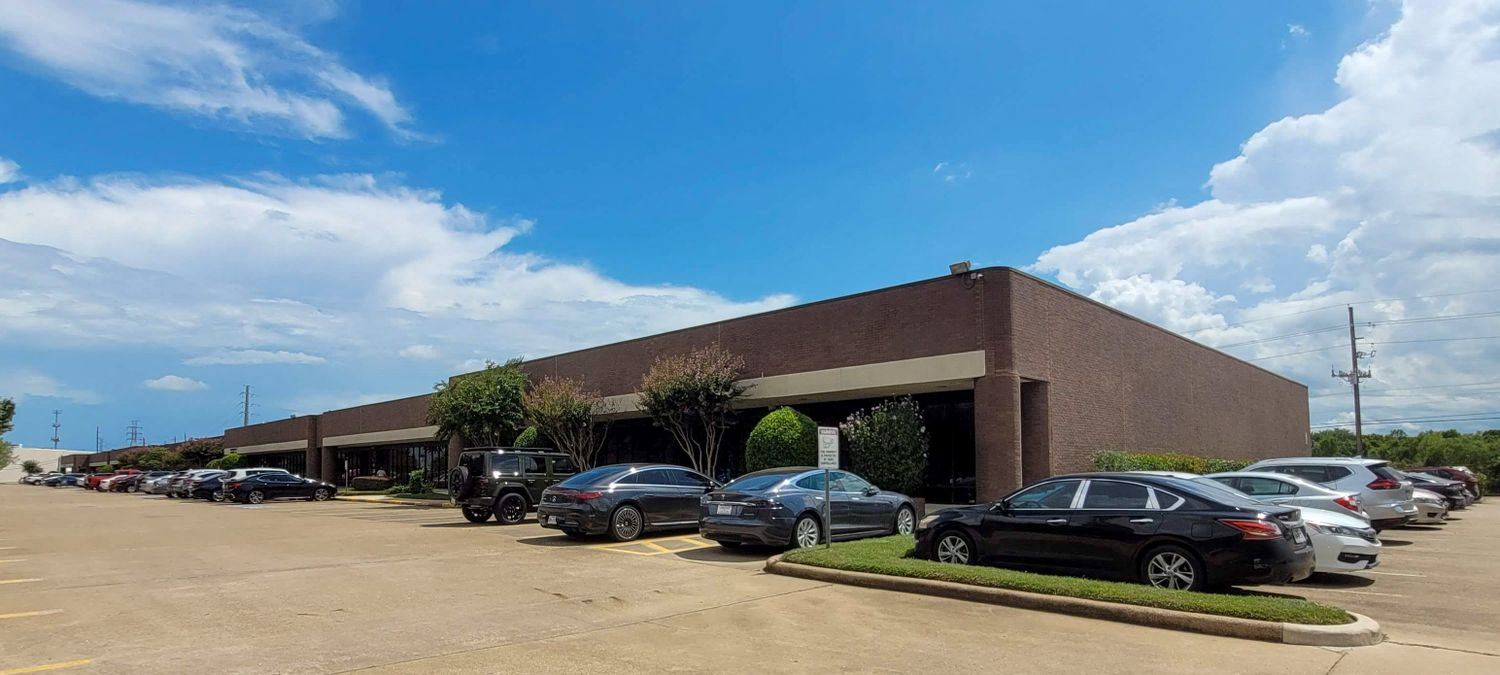 Lakes at 610 Service Center