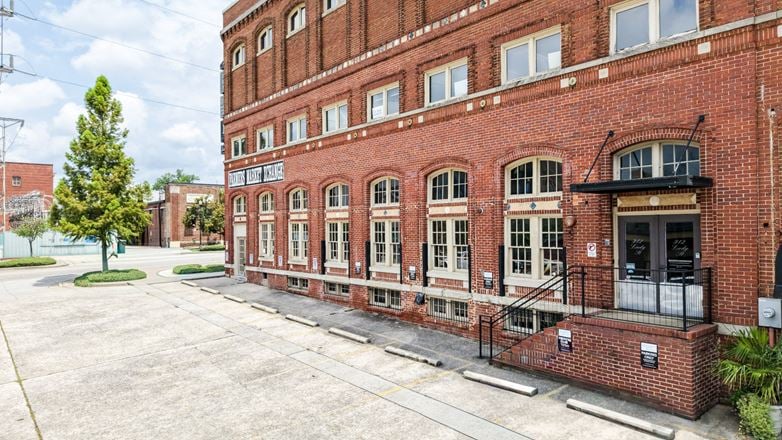 Suite 400 | 912 Lady St